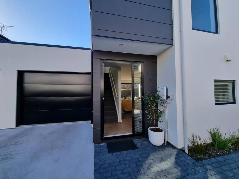 Central Home With Internal Garage - Close To Cbd! Christchurch Exterior foto